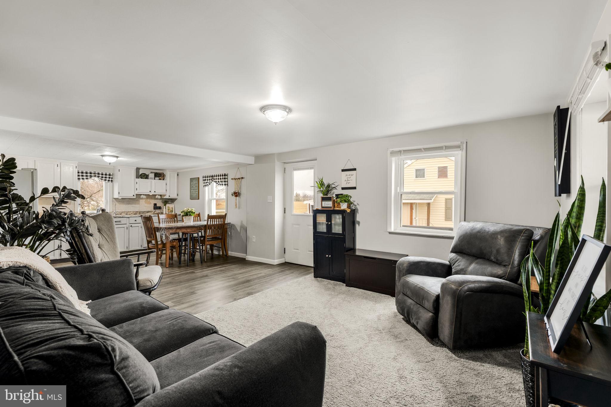 633 North Farmersville Road Ephrata, PA 17522 - Photo 28 of 54 a living room with furniture and a window