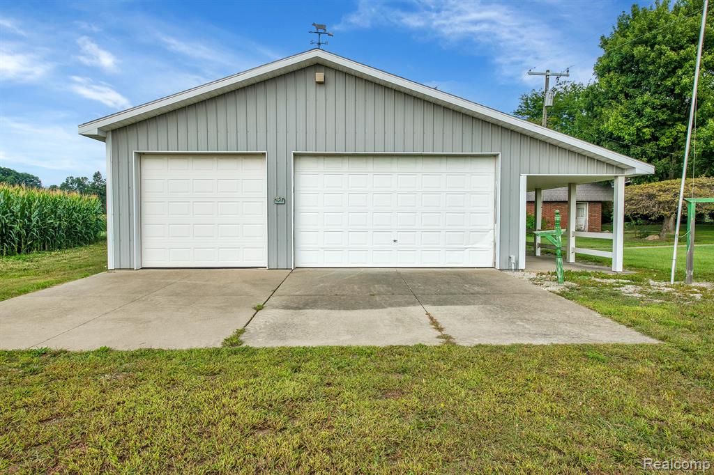 185 Oakville Waltz Road Carleton, MI 48117 - Photo 29 of 33 Gallery Image 29