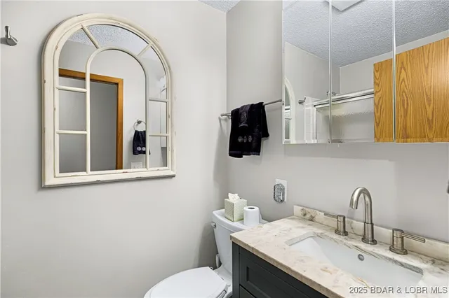 $389,000 | 995 Sunny Slope Circle, Camdenton, MO 65020