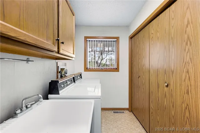 $389,000 | 995 Sunny Slope Circle, Camdenton, MO 65020