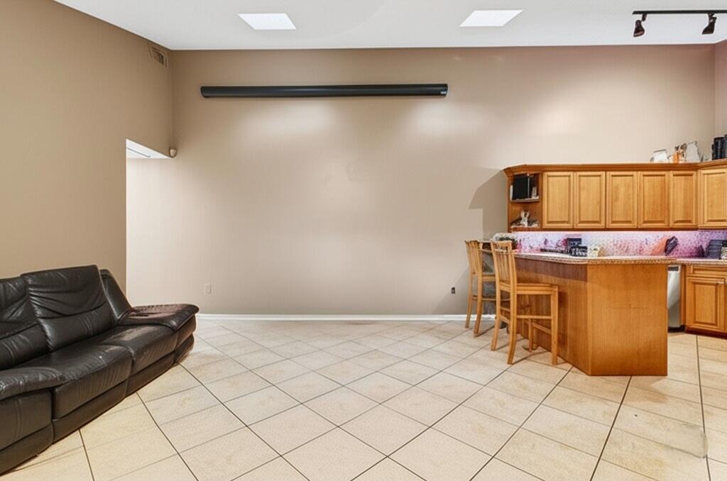 9766 Boca Gardens Parkway, Unit B Boca Raton, FL 33496 - Photo 4 of 27 Living Room