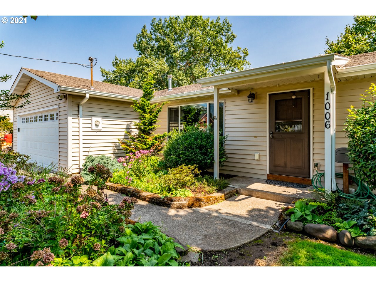 1006 Hoffman Road Northeast Salem, OR 97301 - Photo 1 of 21