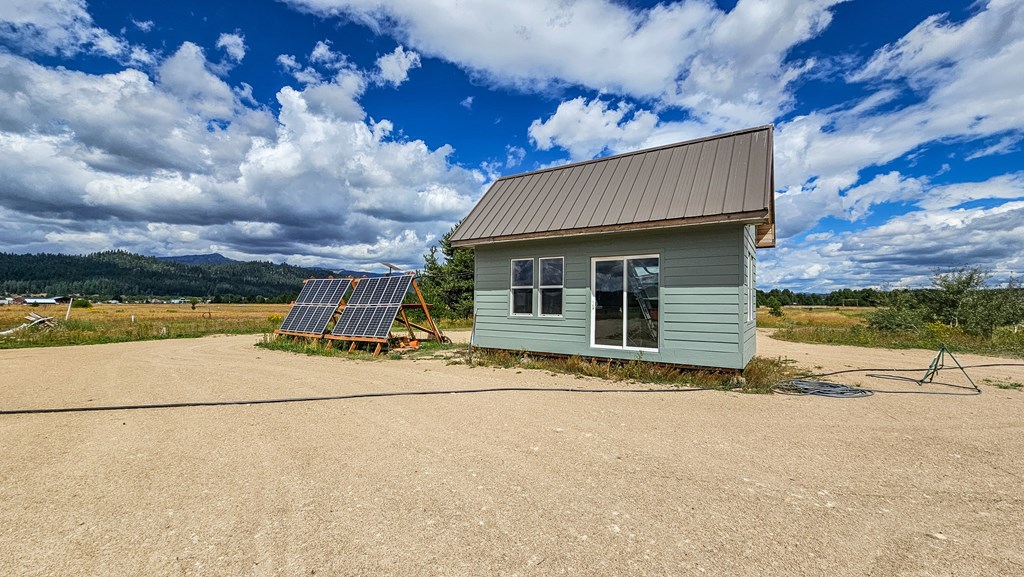 101 Sixty Lane Cascade, ID 83611 - Photo 4 of 52