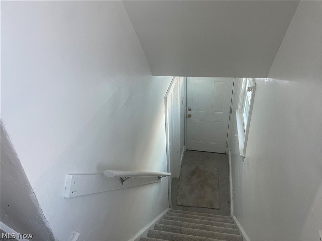 958 East Wilbeth Road, Unit UPPR Akron, OH 44306 - Photo 3 of 12 Interior Private Entrance