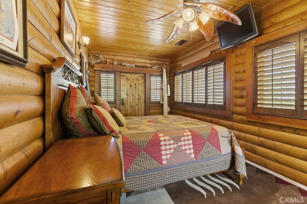 1870 Oak Springs Valley Road Wrightwood, CA 92397 - Photo 17 of 37 a view of a furniture