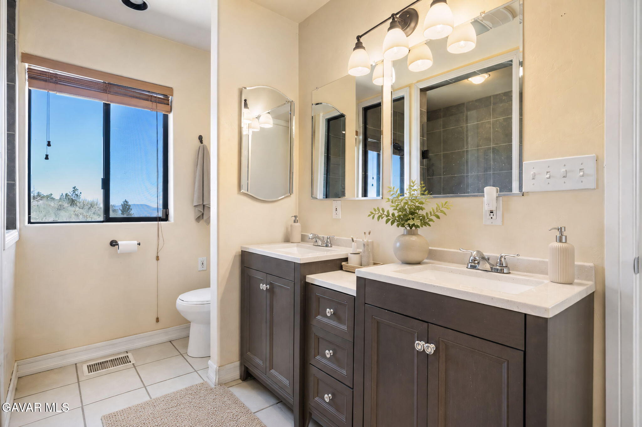 25620 High Rock Court Tehachapi, CA 93561 - Photo 25 of 49 25-web-or-mls-Primary Bathroom (Cont)