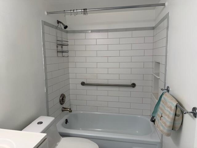 168 Northampton I West Palm Beach, FL 33417 - Photo 18 of 22 a bathroom with a bathtub and shower