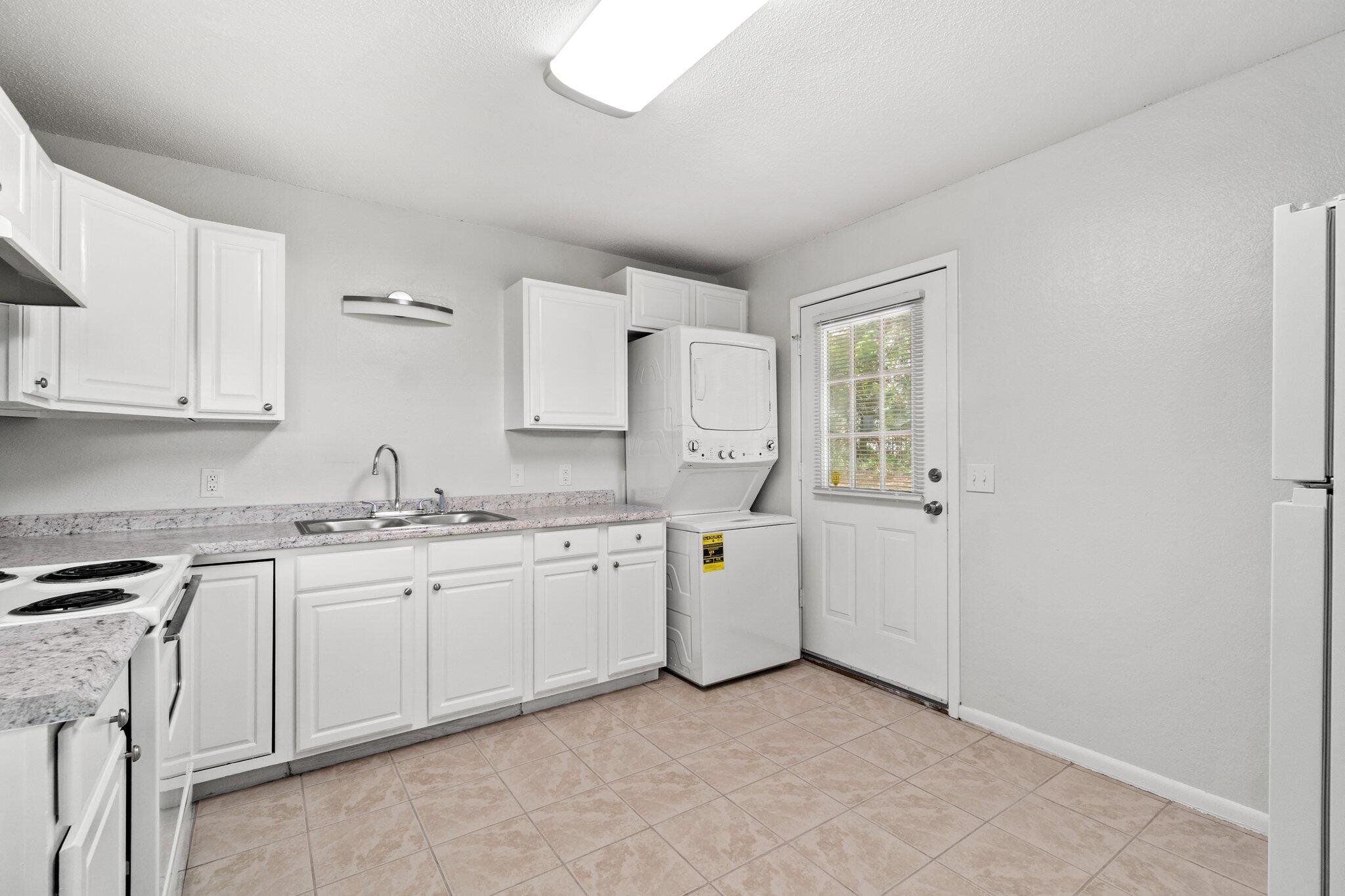248 4 Mile Road, Unit E Freeport, FL 32439 - Photo 6 of 17 5-web-or-mls-248-4-mile-rd-unit-d