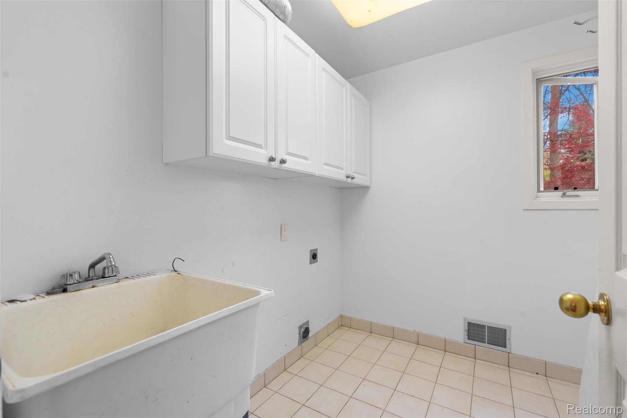 497 Lake George Road Oakland, MI 48363 - Photo 19 of 62 497 lake george rd_024.jpg