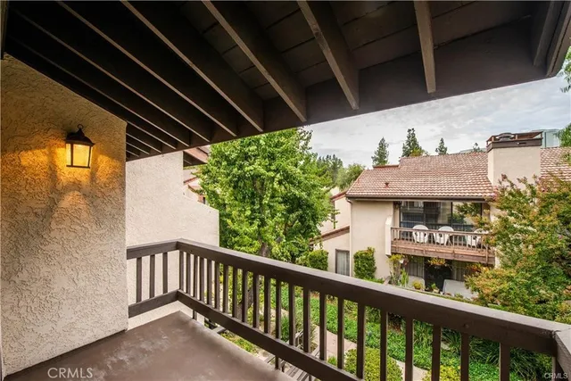 $729,000 | 5711 Owensmouth Avenue, Unit 117, Woodland Hills, CA 91367