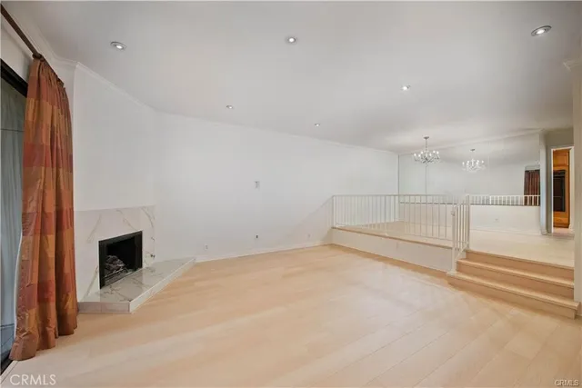 $729,000 | 5711 Owensmouth Avenue, Unit 117, Woodland Hills, CA 91367