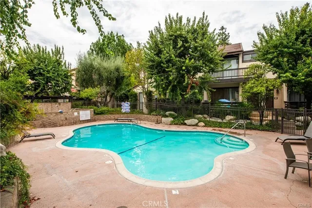 $729,000 | 5711 Owensmouth Avenue, Unit 117, Woodland Hills, CA 91367