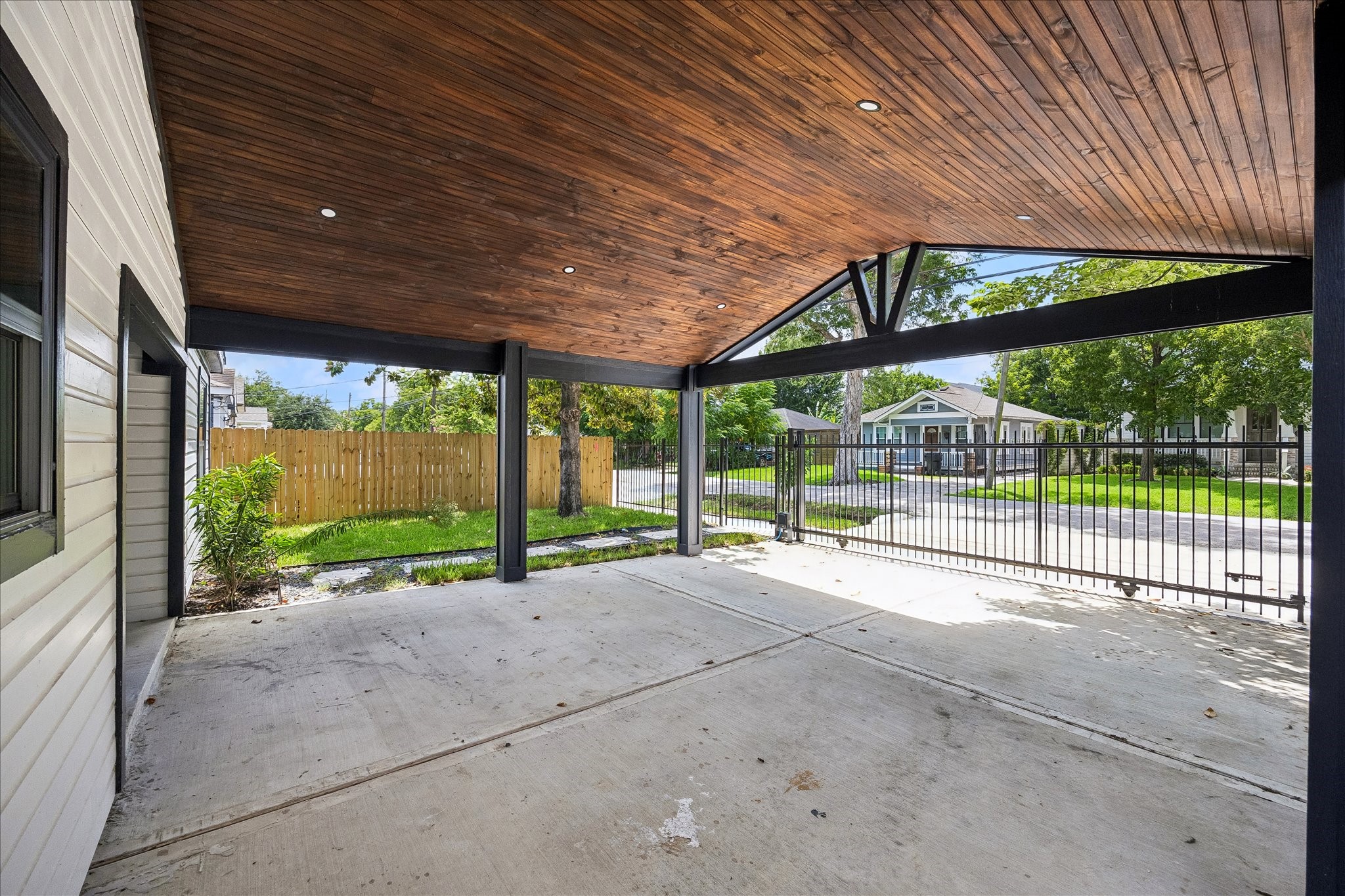 1630 Tabor Street Houston, TX 77009 - Photo 9 of 25 Front door entrance with a dual carport.
