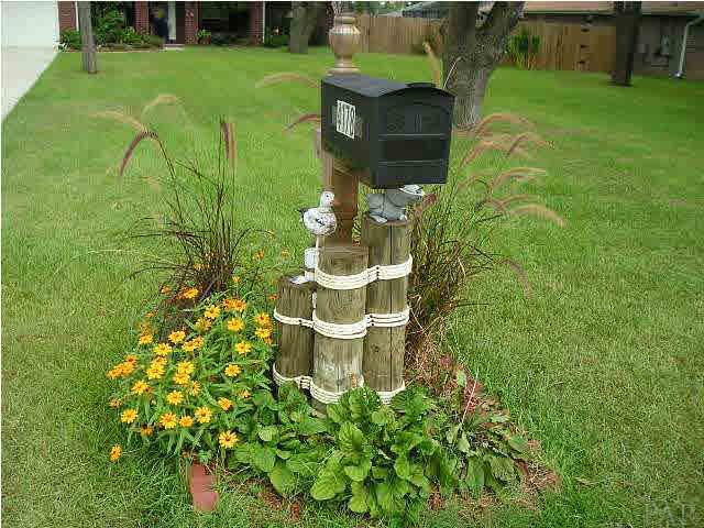 4178 Audiss Road Milton, FL 32583 - Photo 2 of 19 Beautiful and Creative Mailbox