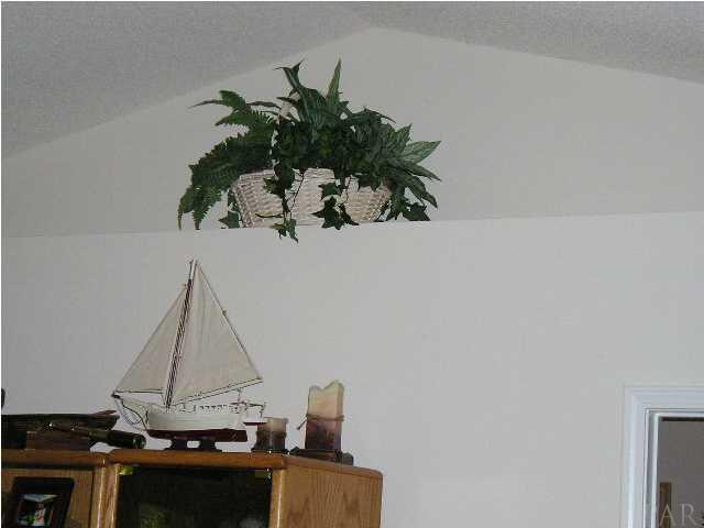 4178 Audiss Road Milton, FL 32583 - Photo 10 of 19 Cathedral ceilings and plant ledges