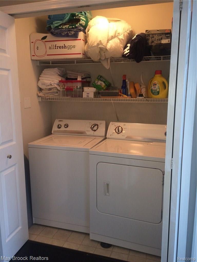 3340 Hilton Road Ferndale, MI 48220 - Photo 22 of 25 Full size washer and dryer in unit