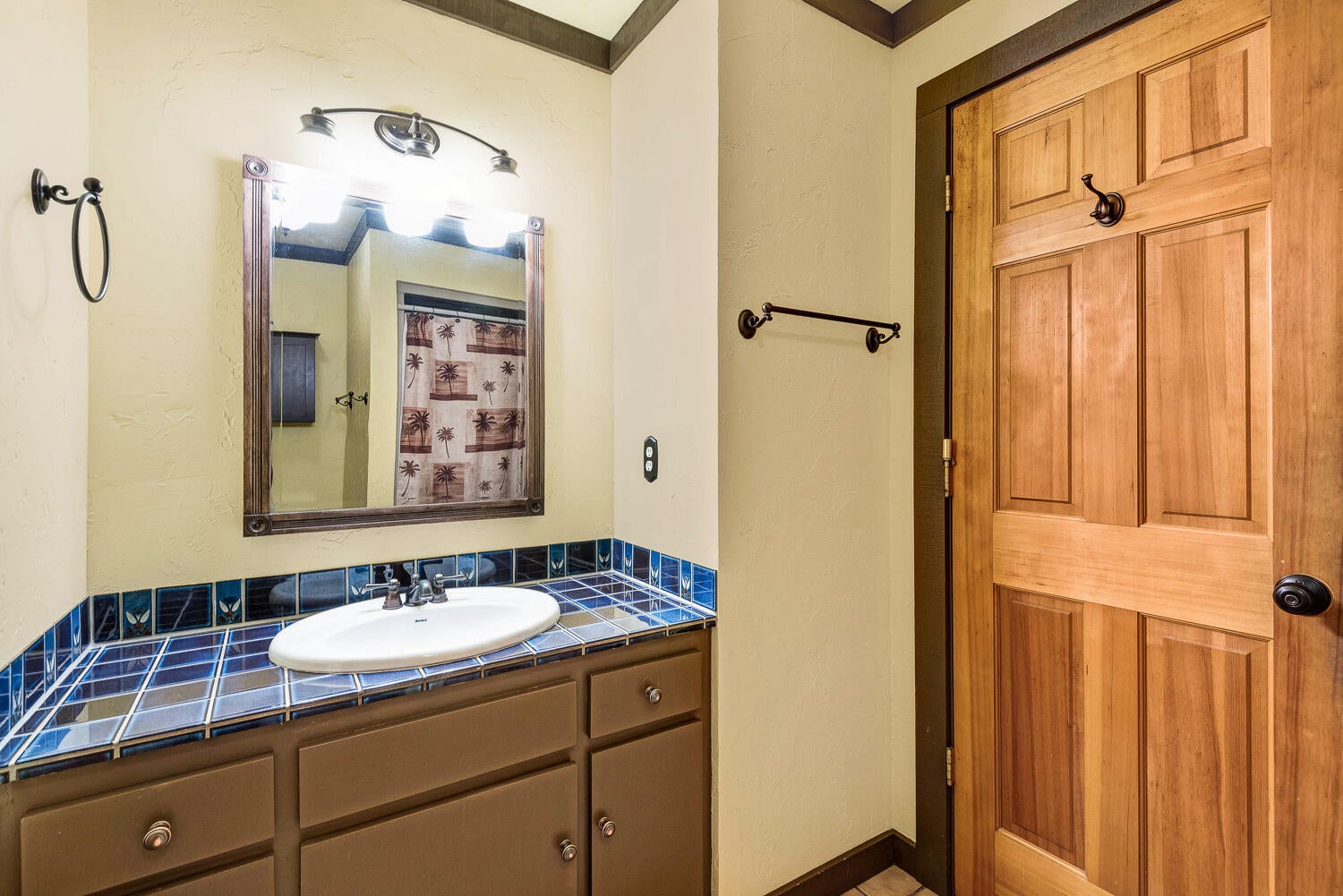 17545 Brandywine Road Bend, OR 97703 - Photo 12 of 30 downstairs bathroom