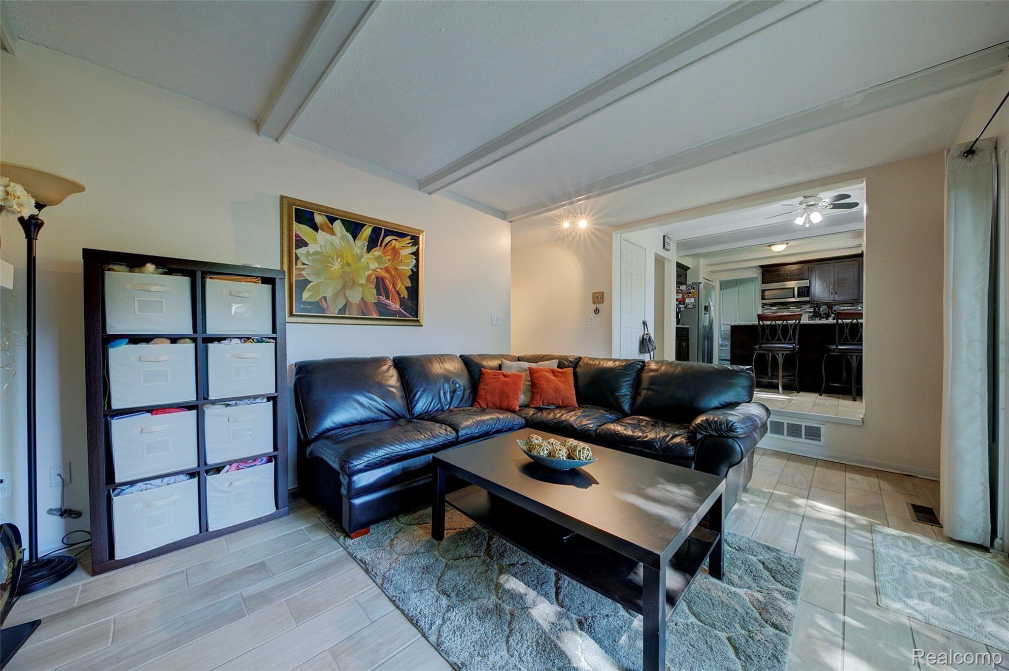 7185 Springridge Road West Bloomfield, MI 48322 - Photo 5 of 83 4H8A9002_3_4.jpg