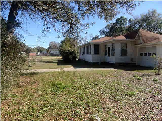201 Milton Road Pensacola, FL 32507 - Photo 2 of 15 Large Fenced Backyard
