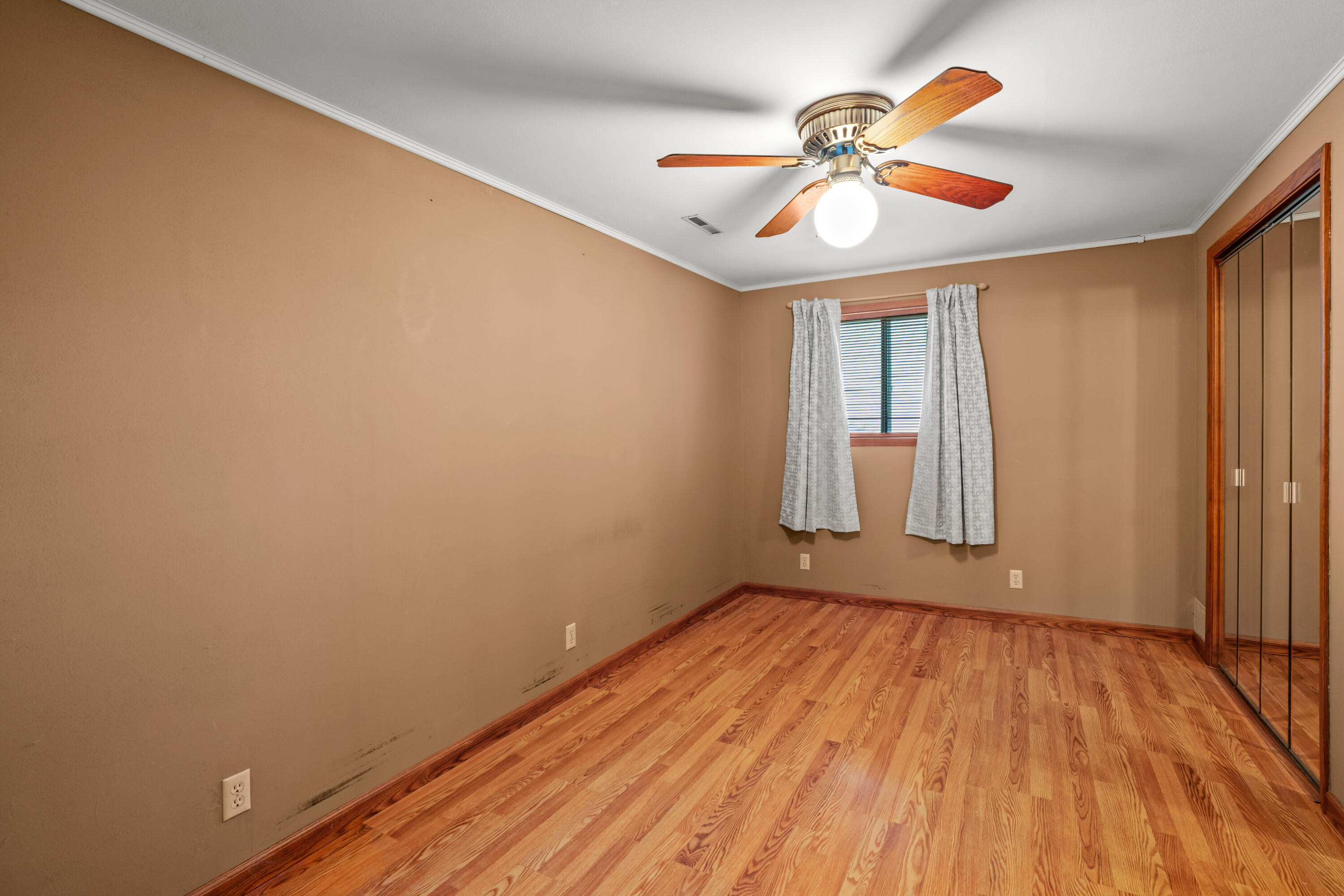 114 Carpenter Court Mukwonago, WI 53149 - Photo 17 of 39 Primary Bedroom