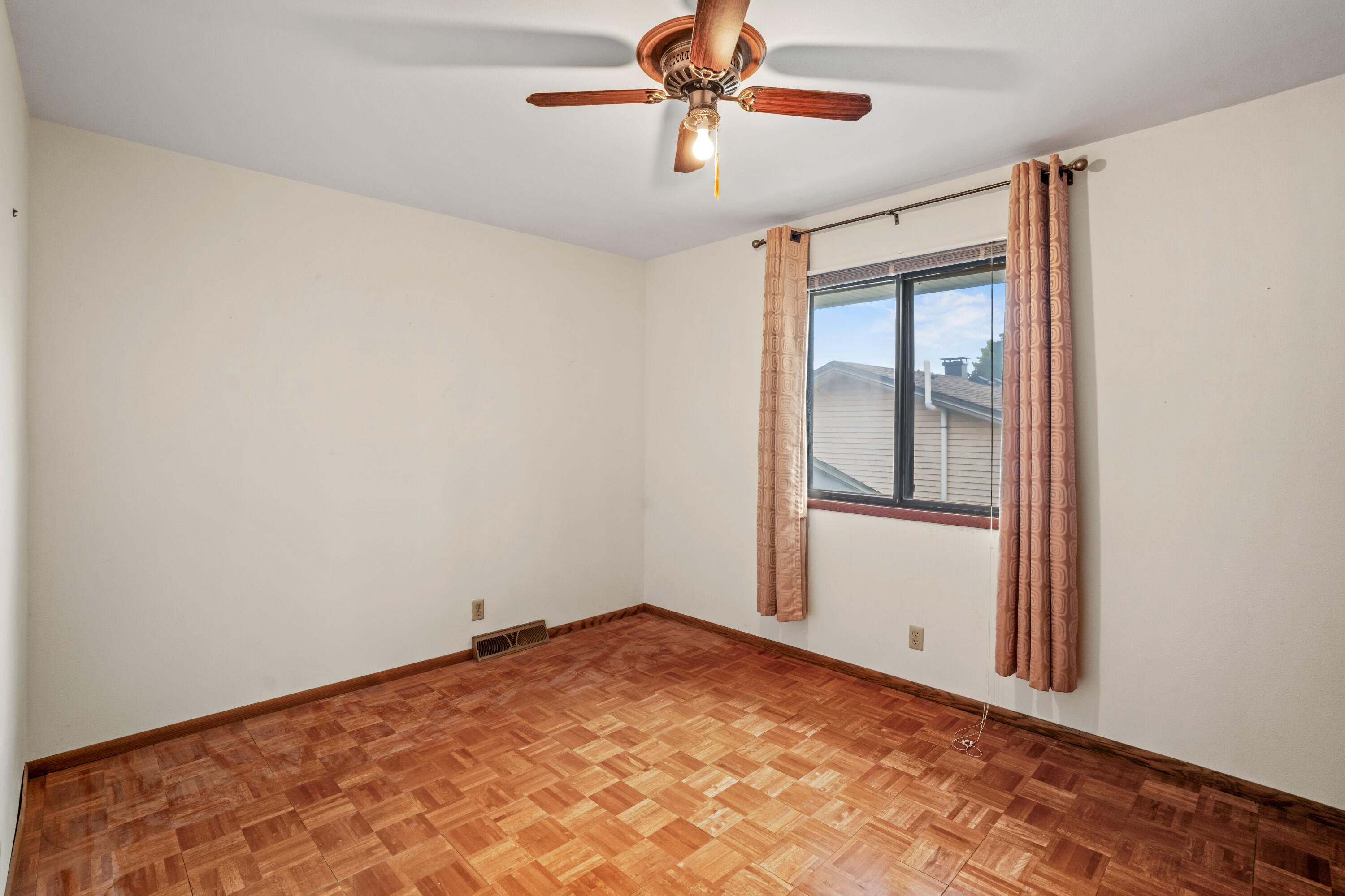 114 Carpenter Court Mukwonago, WI 53149 - Photo 19 of 39 Bedroom