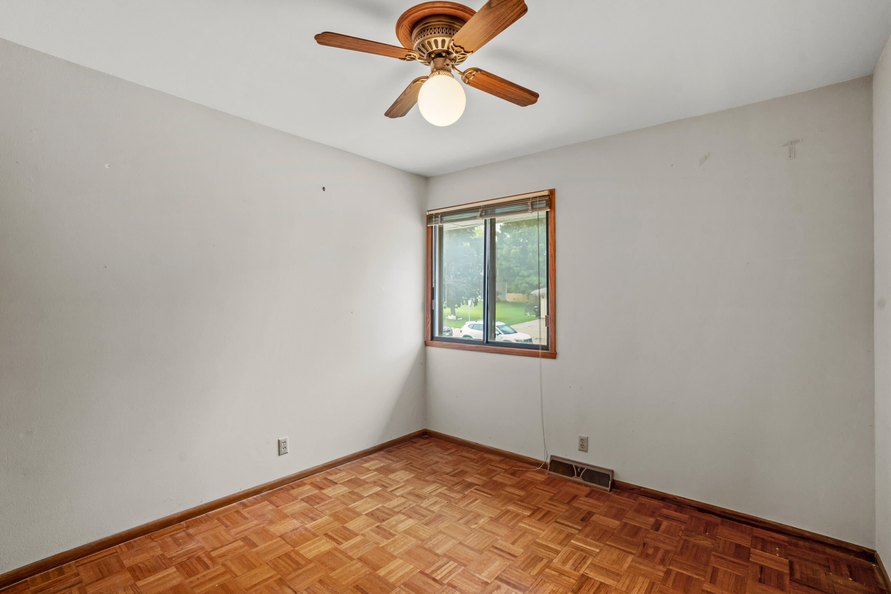 114 Carpenter Court Mukwonago, WI 53149 - Photo 23 of 39 Bedroom