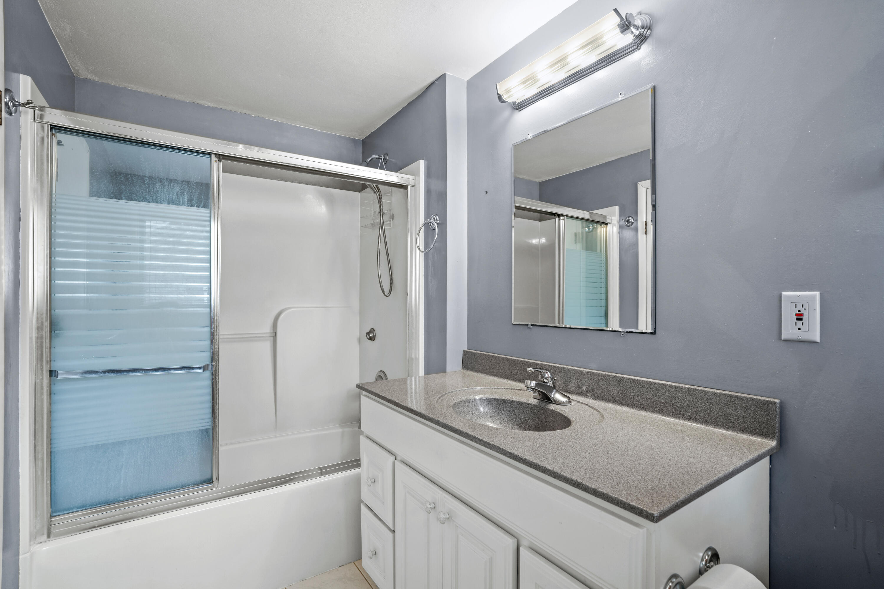 114 Carpenter Court Mukwonago, WI 53149 - Photo 26 of 39 Full Bath