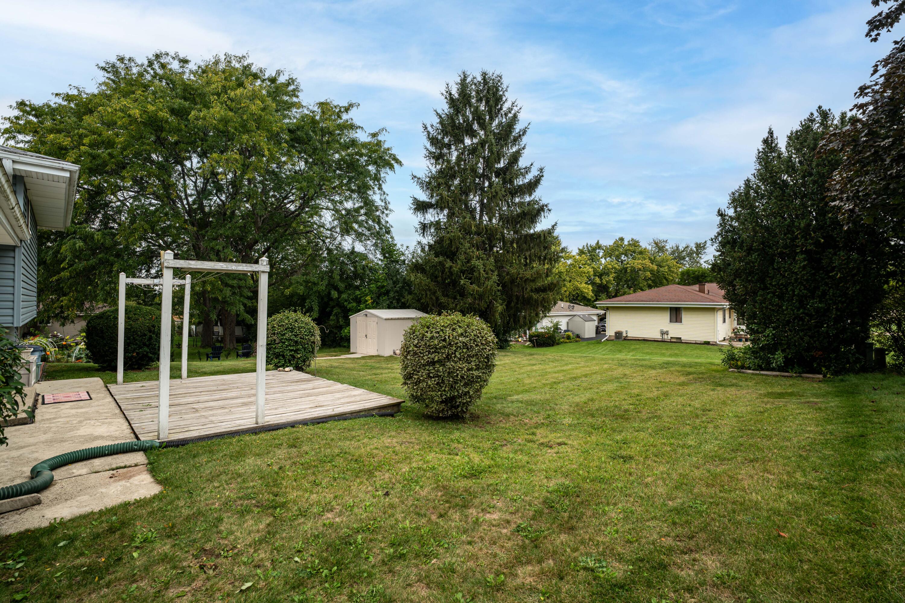 114 Carpenter Court Mukwonago, WI 53149 - Photo 29 of 39 Deck