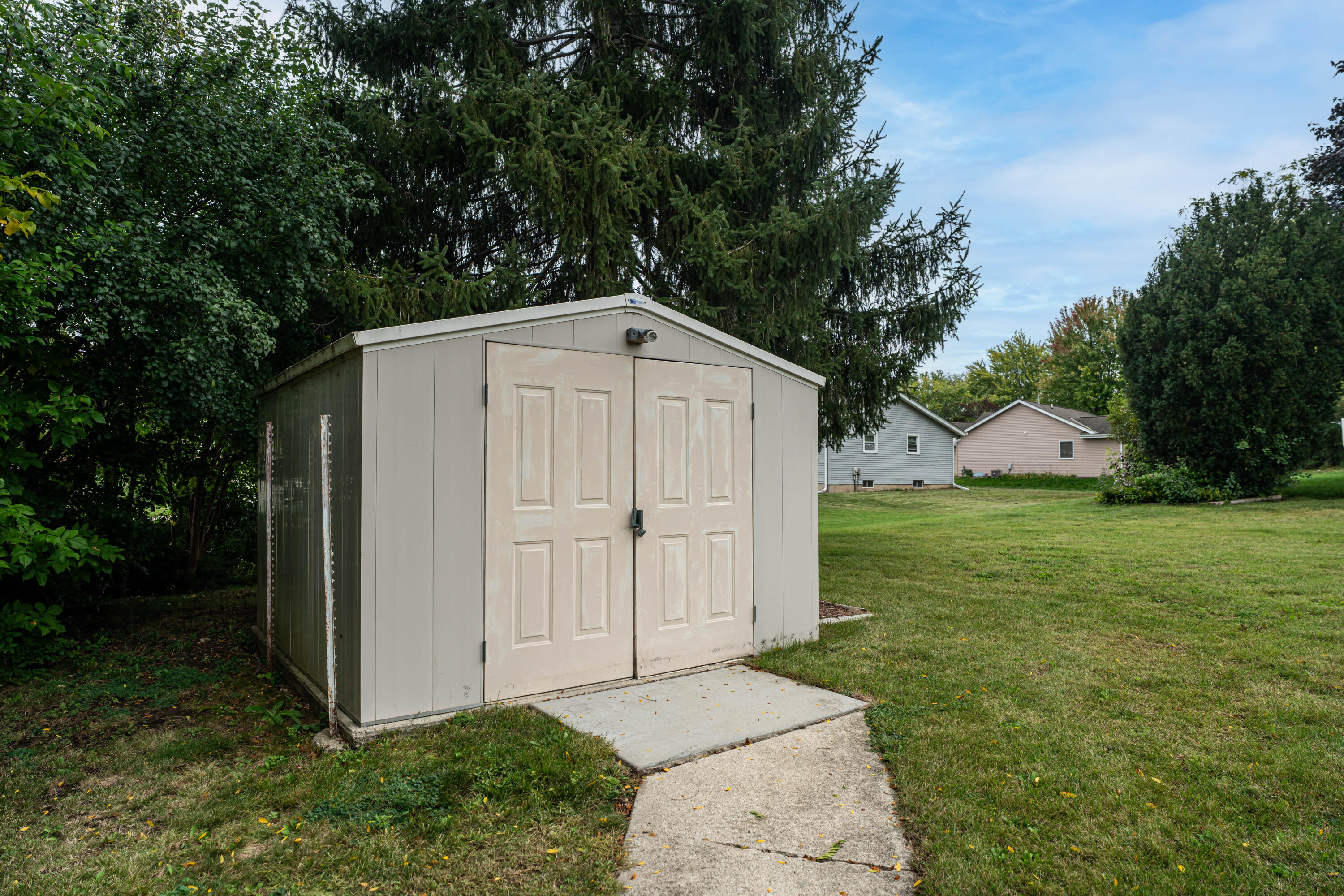 114 Carpenter Court Mukwonago, WI 53149 - Photo 33 of 39 Storage Shed