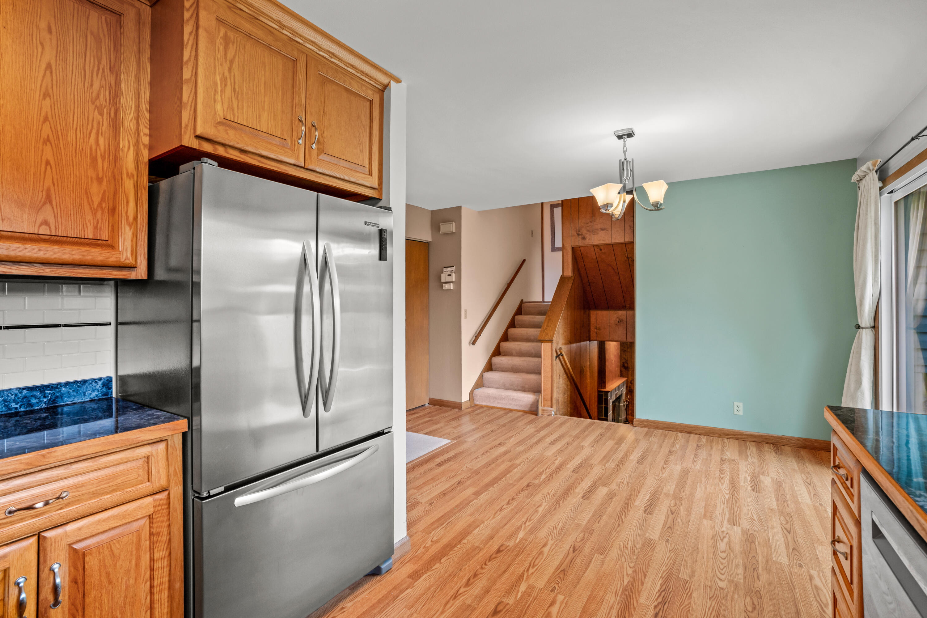 114 Carpenter Court Mukwonago, WI 53149 - Photo 9 of 39 Kitchen/ Dining Area