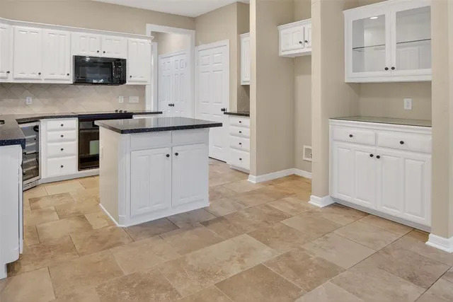 $359,000 | 2122 Clear Lake Road, Weatherford, TX 76087