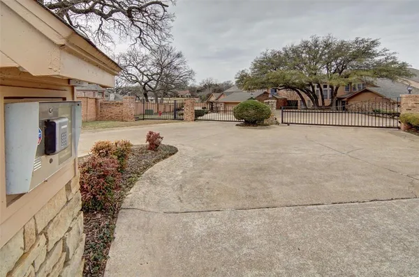 $359,000 | 2122 Clear Lake Road, Weatherford, TX 76087