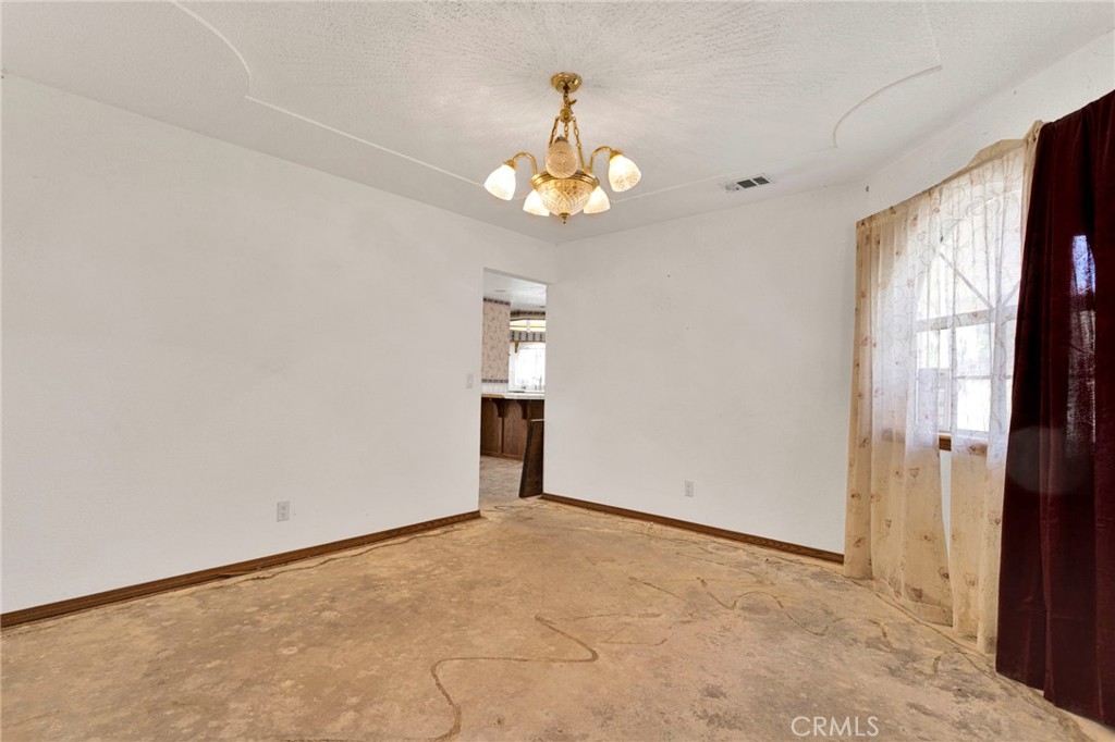 18588 Kamana Road Apple Valley, CA 92307 - Photo 10 of 47