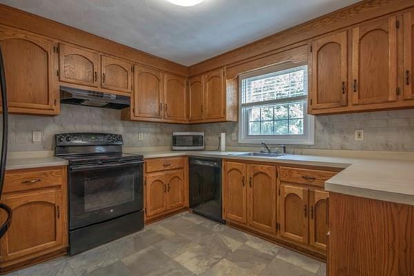 13 B Reed Street Londonderry, NH 03053 - Photo 12 of 27 Gallery Image 12