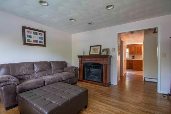 13 B Reed Street Londonderry, NH 03053 - Photo 9 of 27 Gallery Image 9