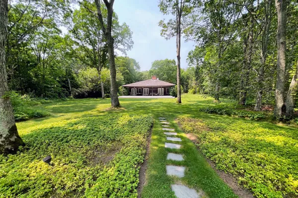 a view of a house with a backyard