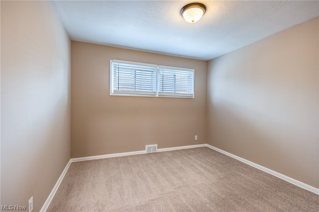 651 Pendley Road Willowick, OH 44095 - Photo 15 of 25