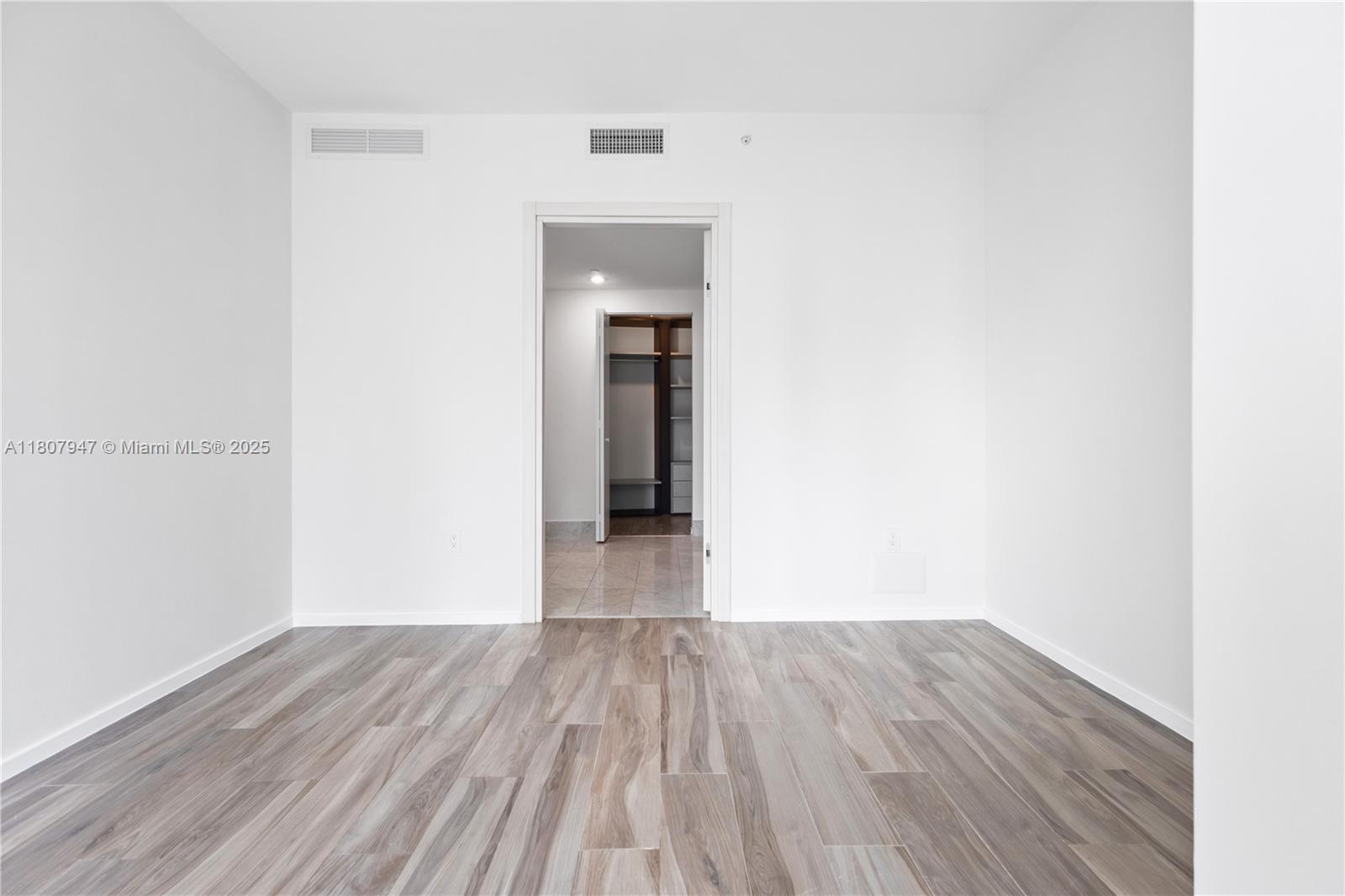 801 South Miami Avenue, Unit 2201 Miami, FL 33131 - Photo 24 of 37 a view of a room with wooden floor