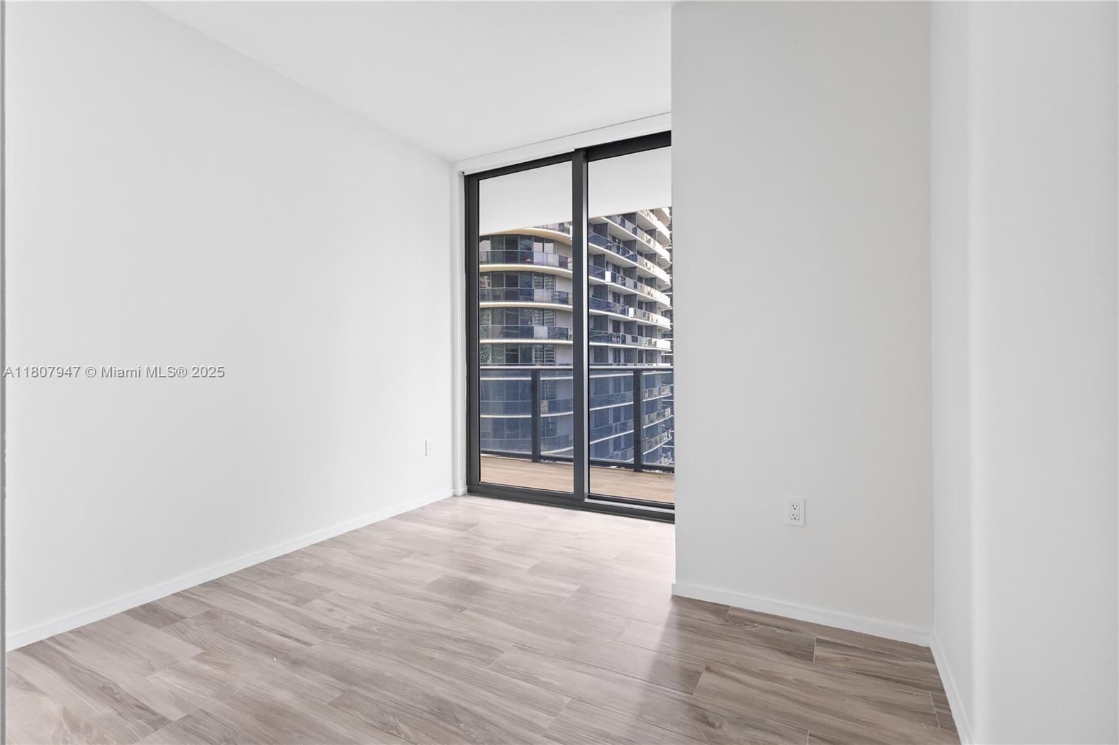 801 South Miami Avenue, Unit 2201 Miami, FL 33131 - Photo 28 of 37 a view of an empty room with wooden floor and a window