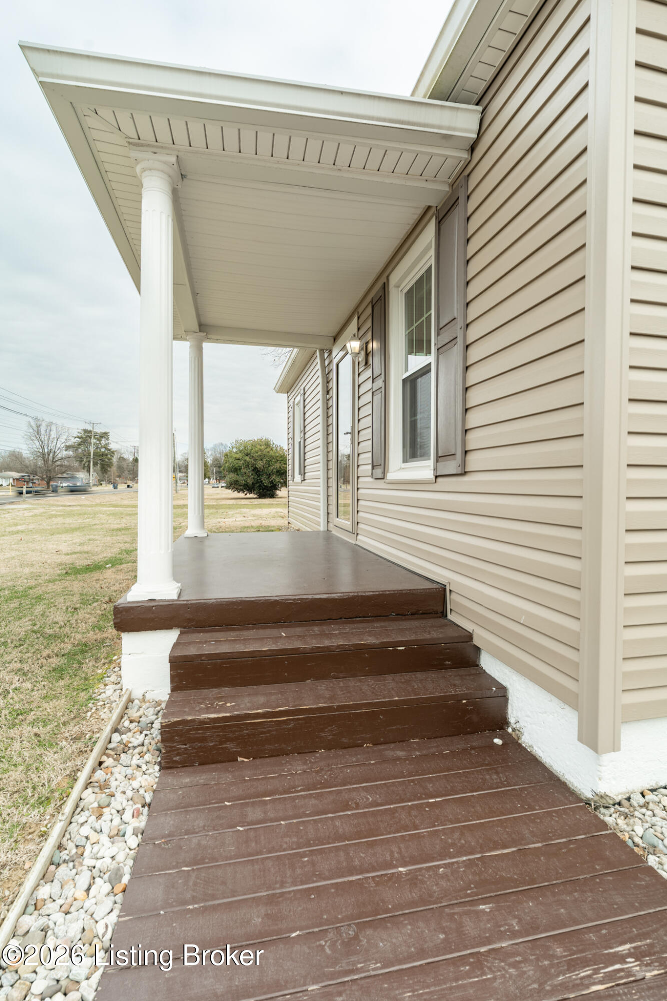 4916 Valley Station Road Louisville, KY 40272 - Photo 5 of 38 DSC02534-HDR