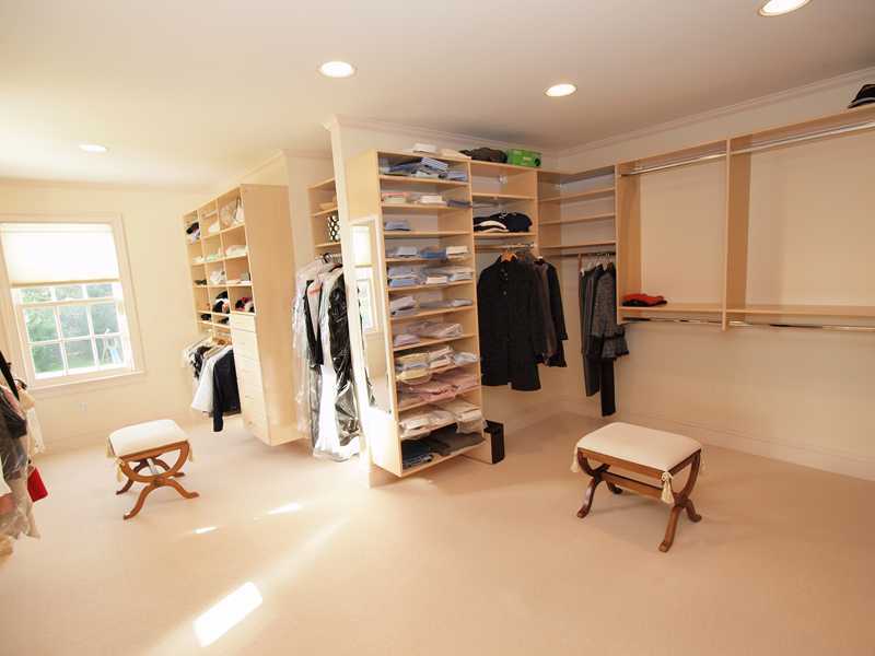 359 Mansfield Avenue Darien, CT 06820 - Photo 12 of 25 a view of a room with gym equipment