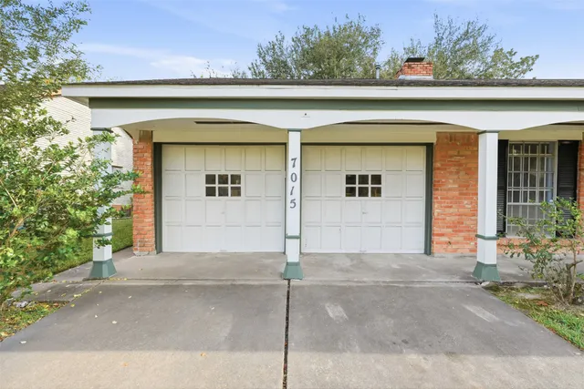 $1,980 | 7015 Pella Drive, Houston, TX 77036
