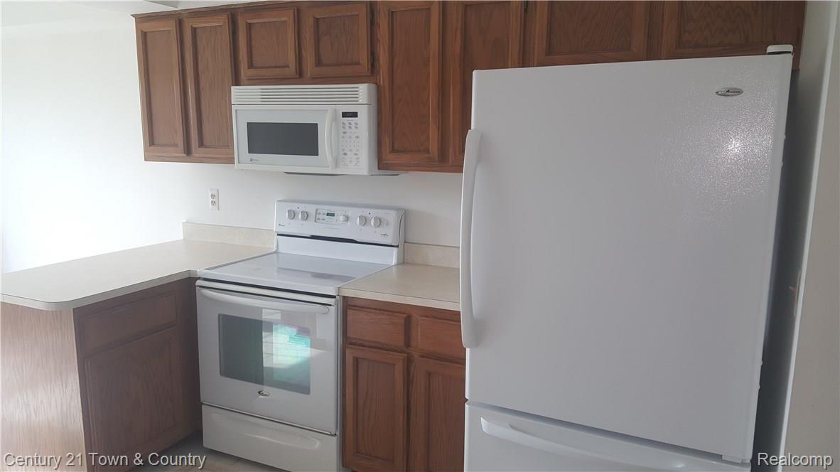 340 Meadow Bridge Drive Rochester, MI 48307 - Photo 11 of 26 Kitchen