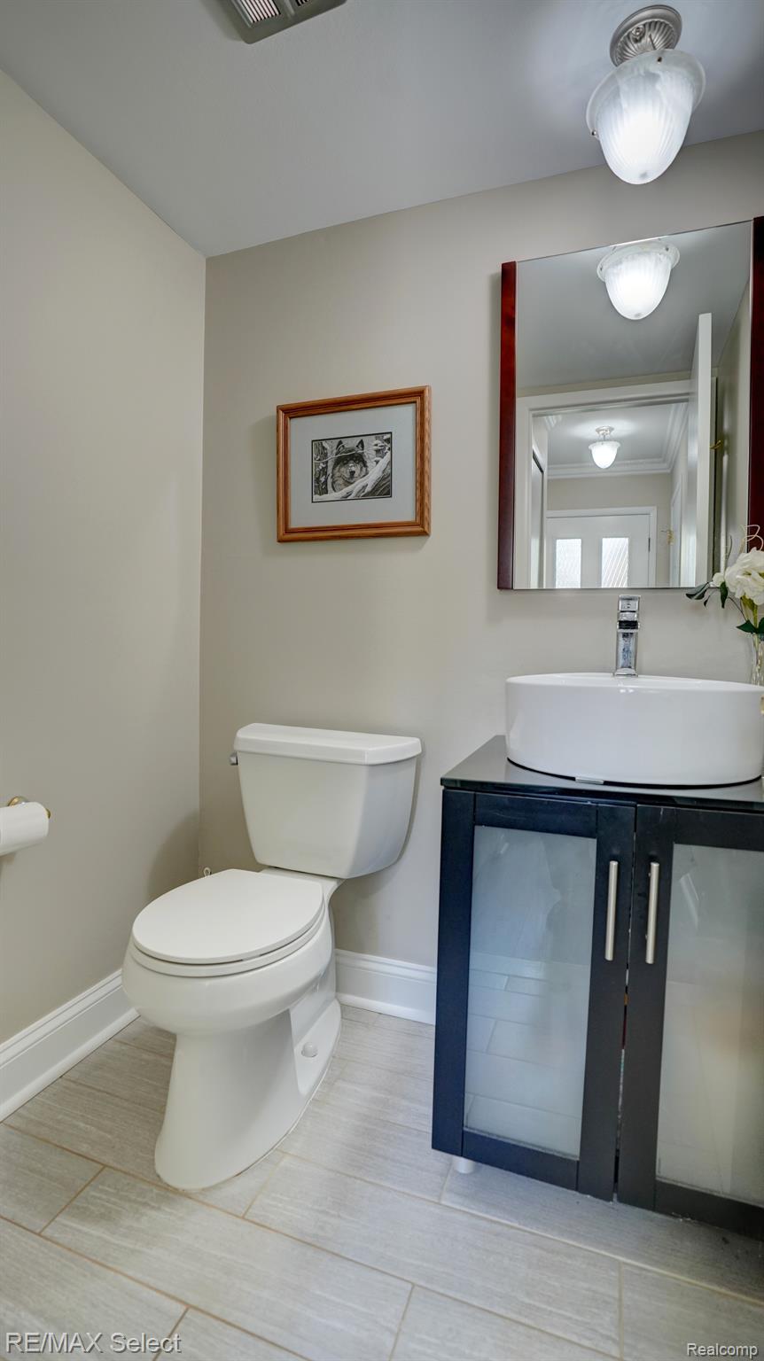 60 Stratford Lane Rochester, MI 48309 - Photo 12 of 47 Gallery Image 12
