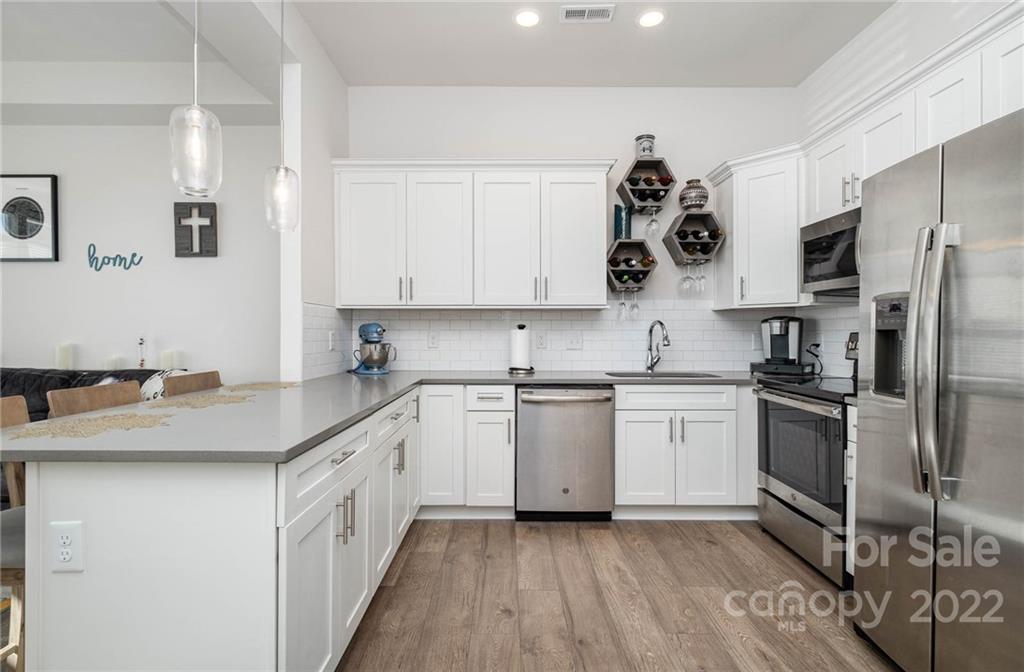 935 McAlway Road, Unit 105 Charlotte, NC 28211 - Photo 4 of 16 Gallery Image 4