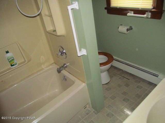 1264 Sugar Mountain Road West Bushkill, PA 18324 - Photo 5 of 10 5-Bath