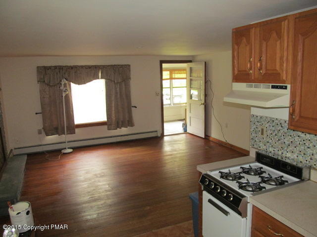 1264 Sugar Mountain Road West Bushkill, PA 18324 - Photo 6 of 10 6-LivingRoom