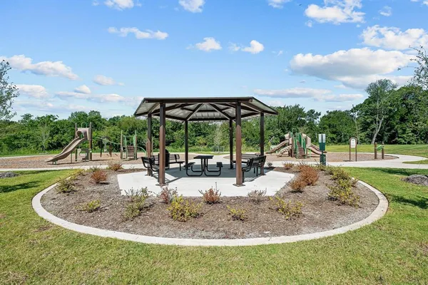 $2,095 | 406 Kingsbury Avenue, Princeton, TX 75407