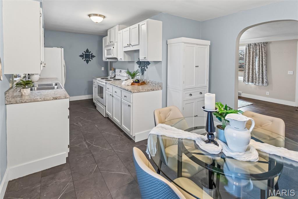 7210 Montclair Avenue Godfrey, IL 62035 - Photo 12 of 37