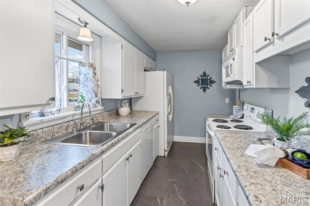 7210 Montclair Avenue Godfrey, IL 62035 - Photo 14 of 37